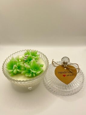 🕯️🌸Handmade scented Candle in Glass Jar